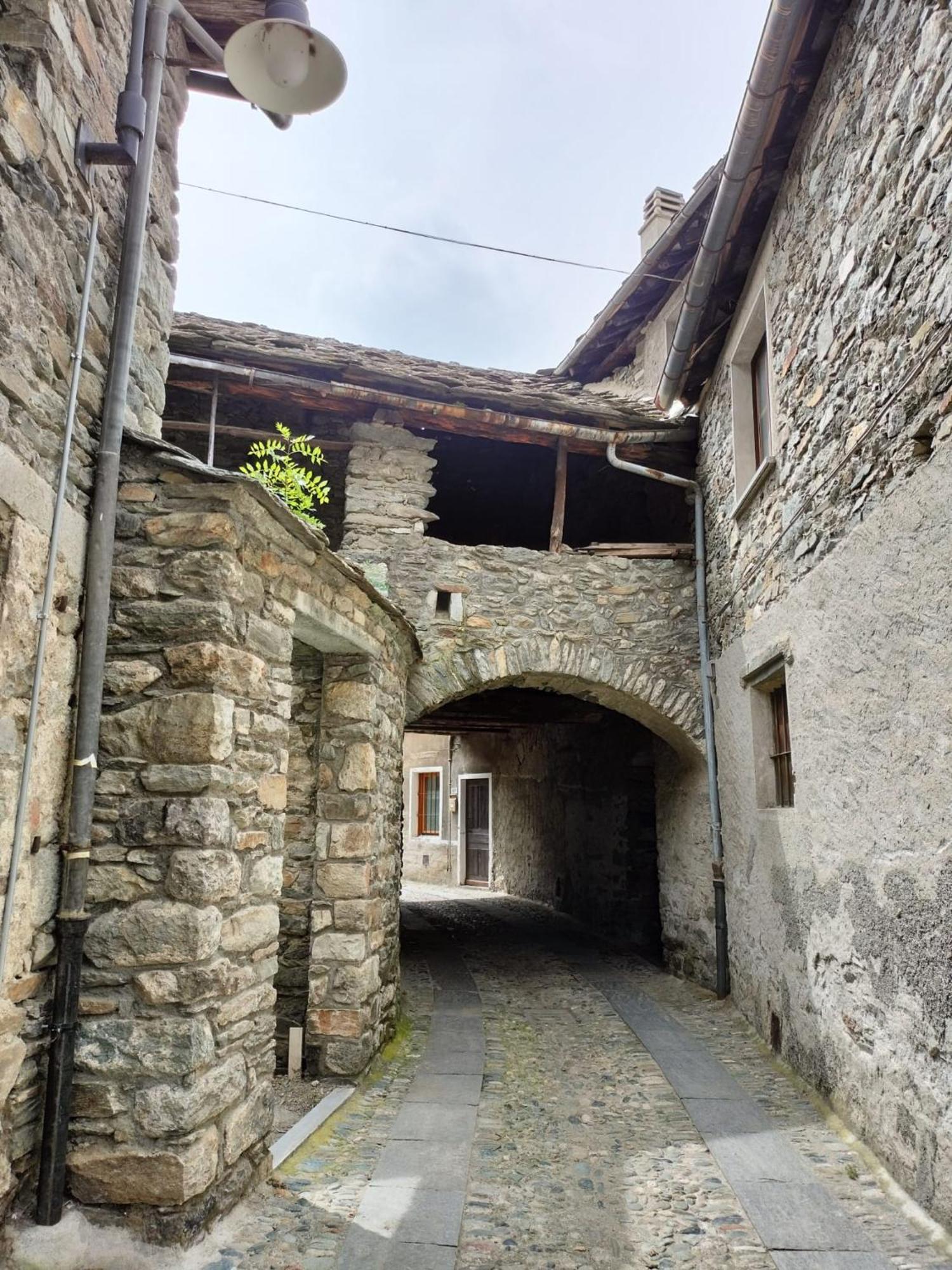 Appartement La Torre Colombaia - Monumento Del 1400 à Arnad Extérieur photo