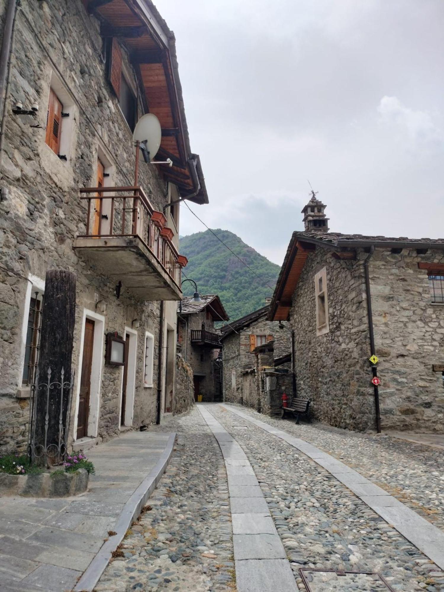 Appartement La Torre Colombaia - Monumento Del 1400 à Arnad Extérieur photo