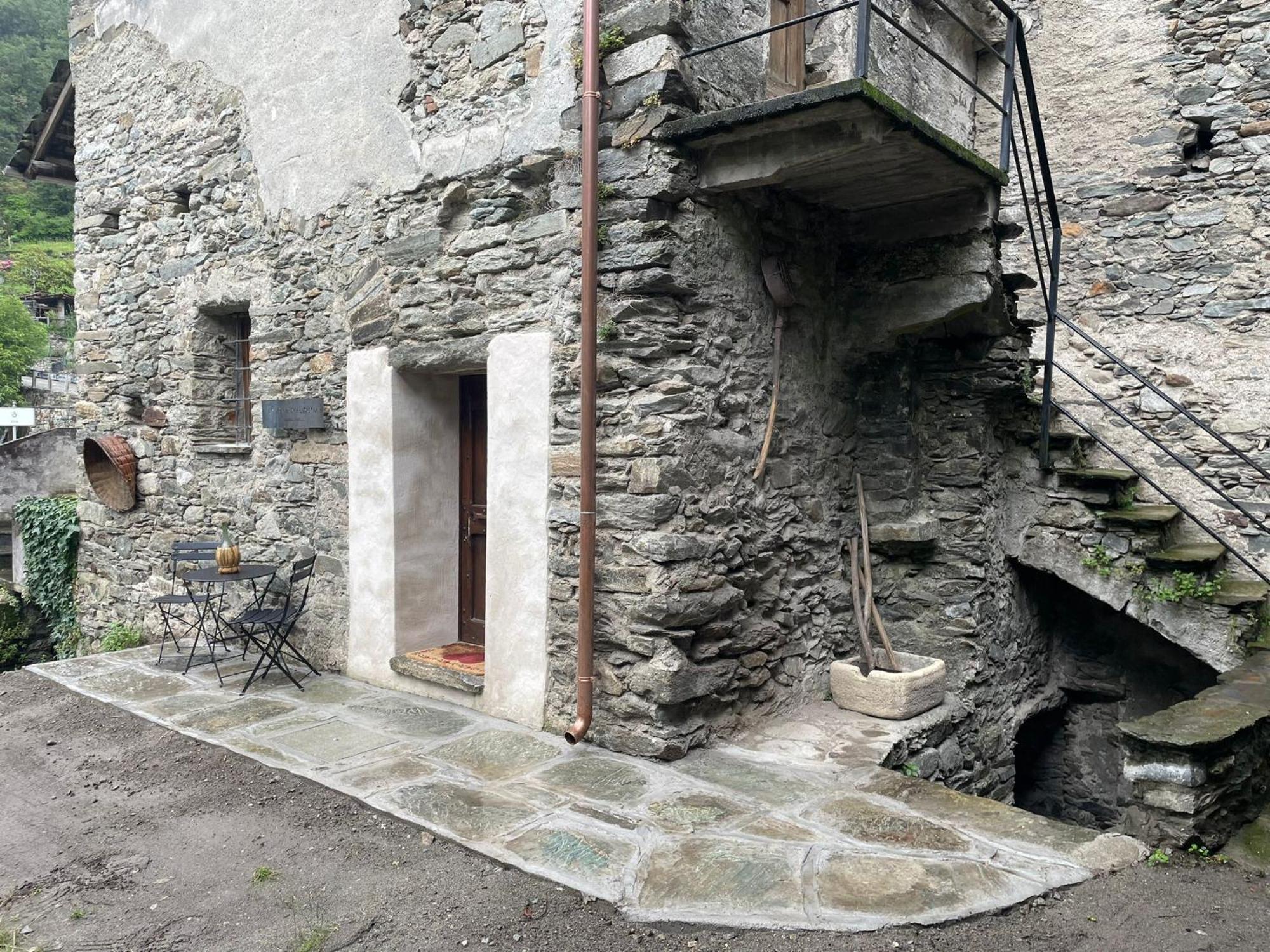 Appartement La Torre Colombaia - Monumento Del 1400 à Arnad Extérieur photo