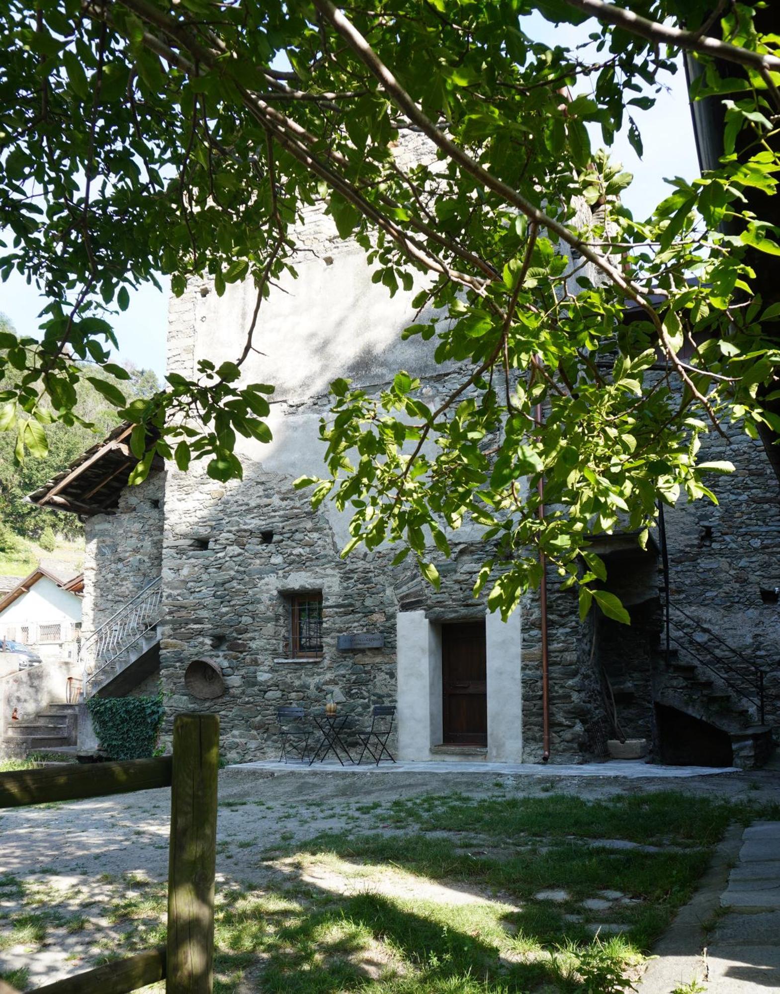 Appartement La Torre Colombaia - Monumento Del 1400 à Arnad Extérieur photo